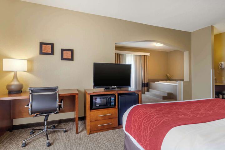 Comfort Inn & Suites Pittsburg KS