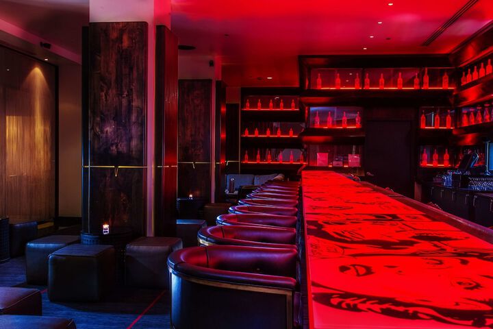 Lounge 47 of 53