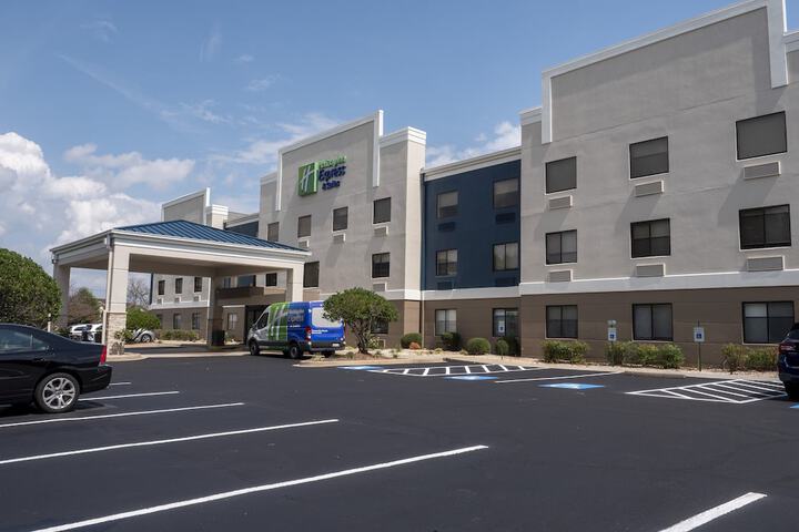 Holiday Inn Express & Suites Greenville Airport by IHG
