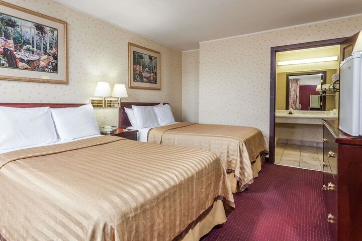 Room 4 of 15