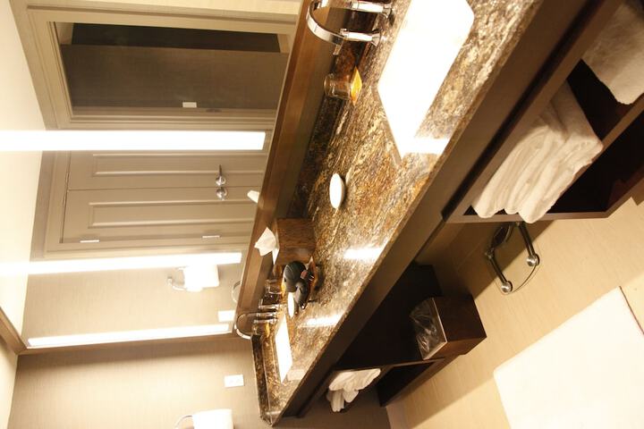 Room 12 of 30