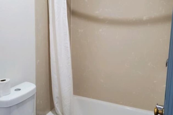 Room 8 of 16