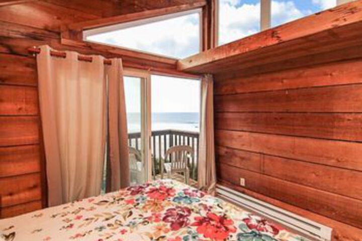 A Beachfront Fantasea 3 Br home by RedAwning