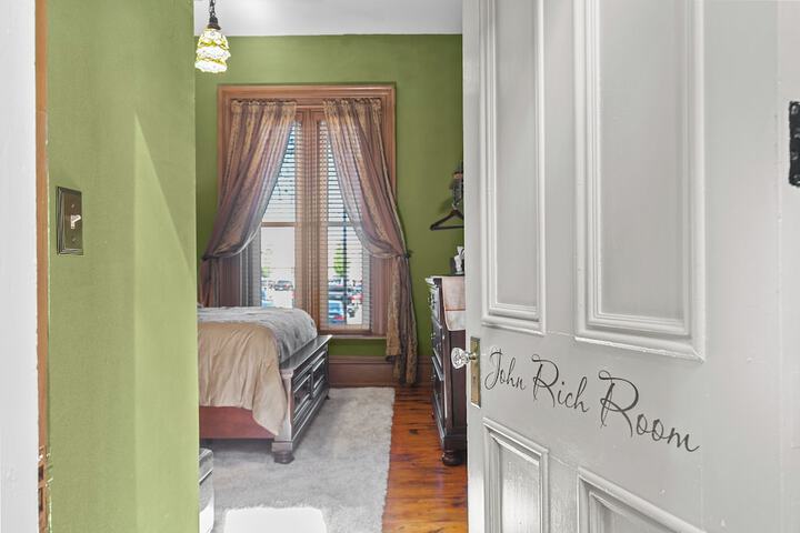 Room 5 of 43