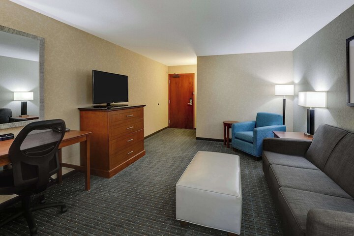 Room 40 of 77