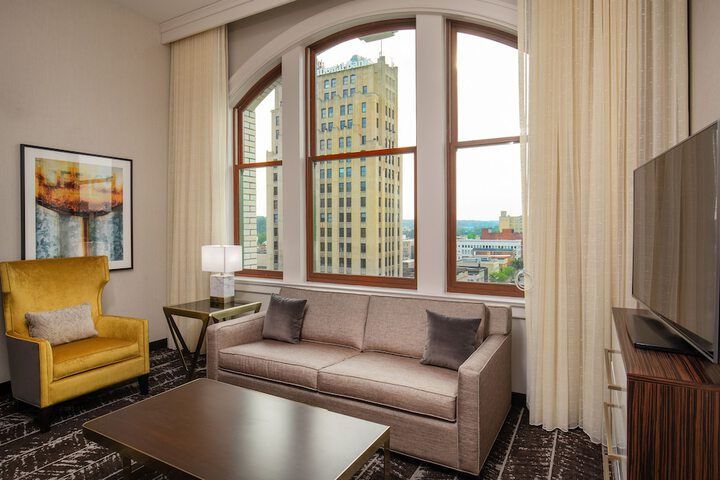DoubleTree by Hilton Youngstown Downtown