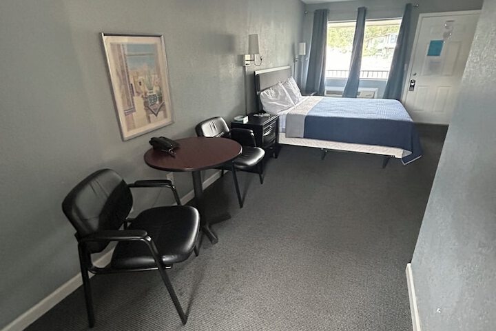Room 49 of 80