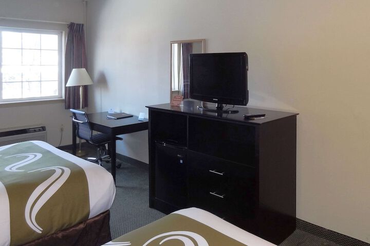 Room 17 of 27
