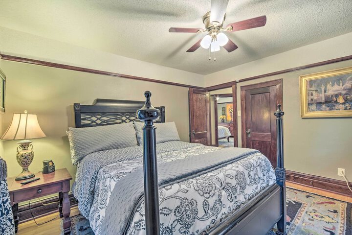 Elegant Superior Getaway 2 Mi to Downtown!