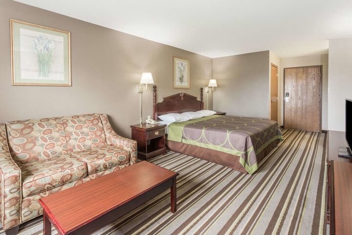 Room 7 of 14