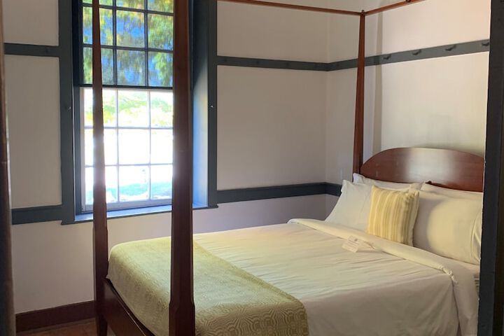 Room 32 of 72