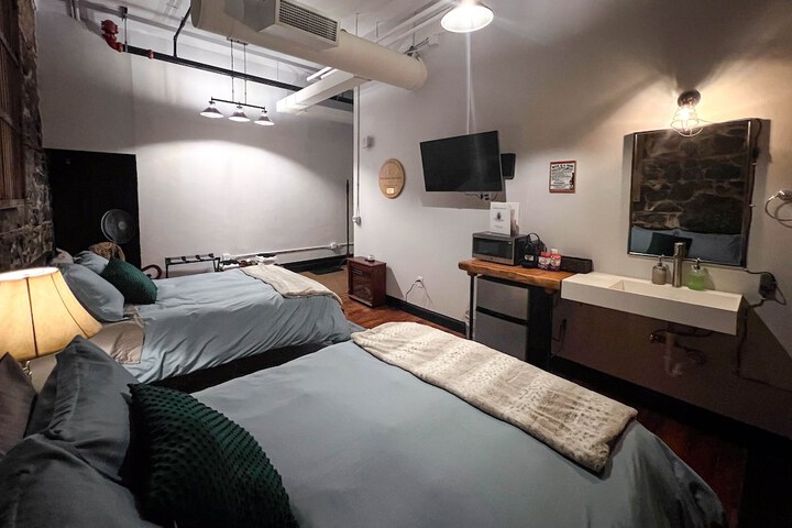 Room 11 of 120