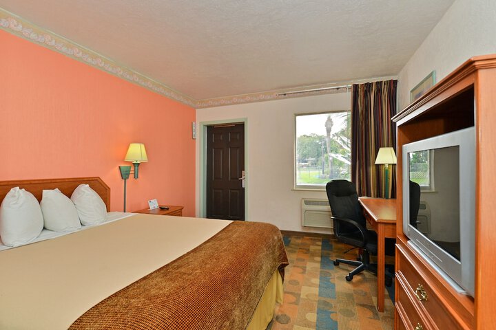 Room 14 of 25