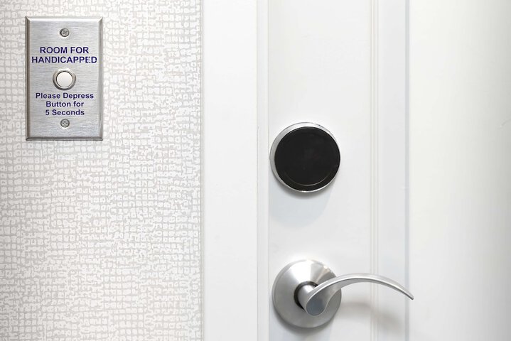 Room 45 of 118