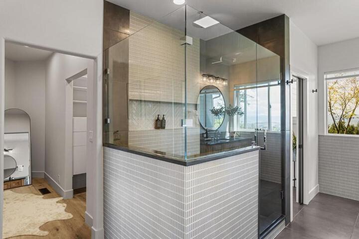 Escape to Wine Country Luxurious Getaway Awaits