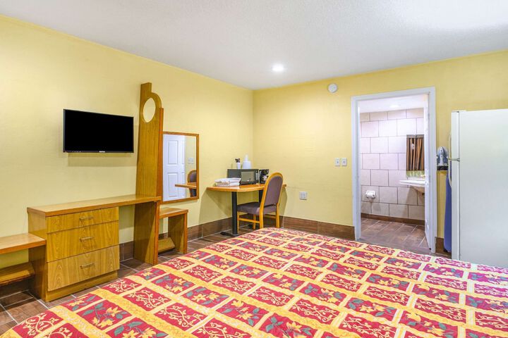 Room 9 of 35