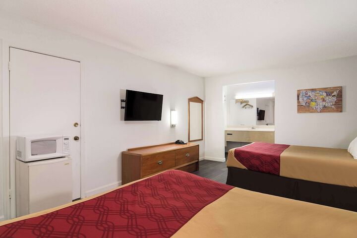 Room 16 of 32