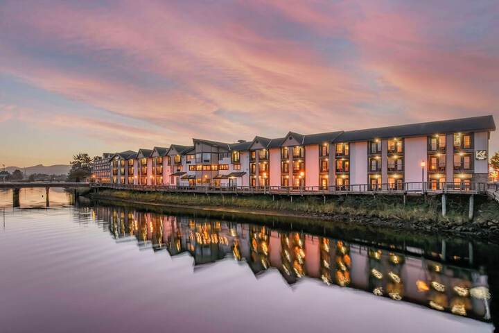 Kathryn Riverfront Inn an Ascend Collection Hotel