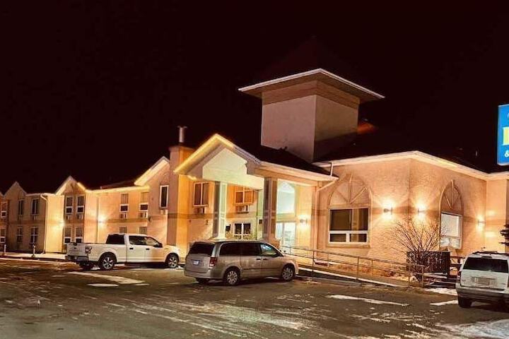 Aurora Park Inn & Suites