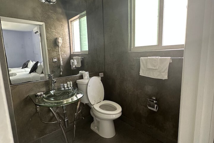 Room 32 of 50