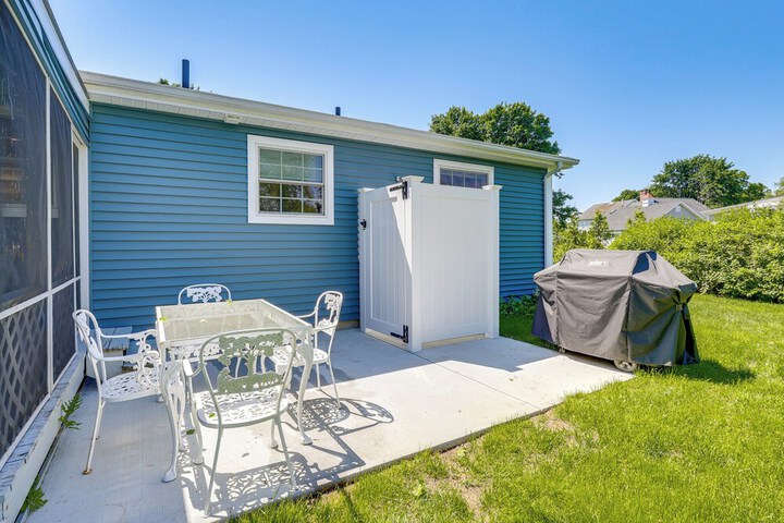 Old Saybrook Home w / Screened Porch & Ocean View!