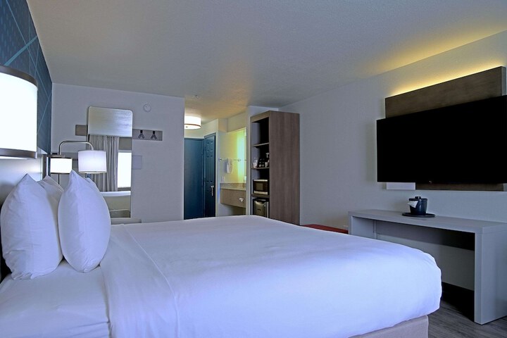 Room 16 of 42