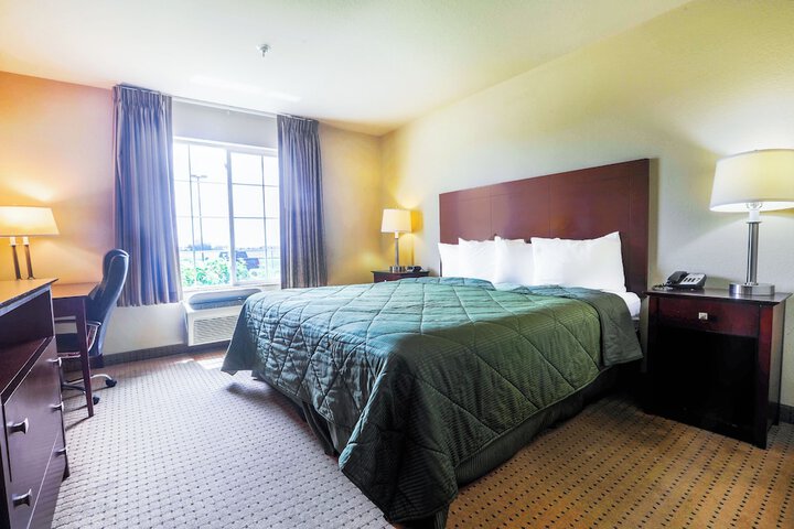 Evansville Inn & Suites by OYO