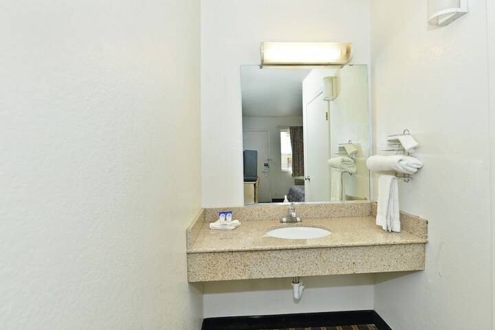 Hotel 2 of 33