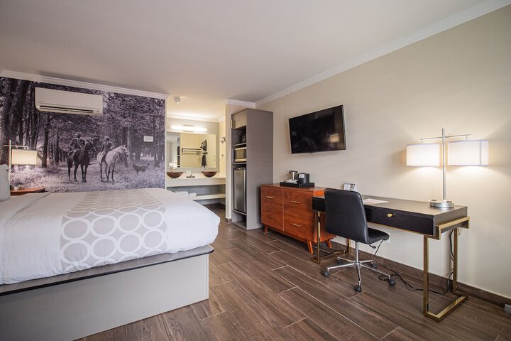 Room 43 of 49