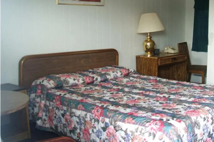 PASSPORT INN UTICA