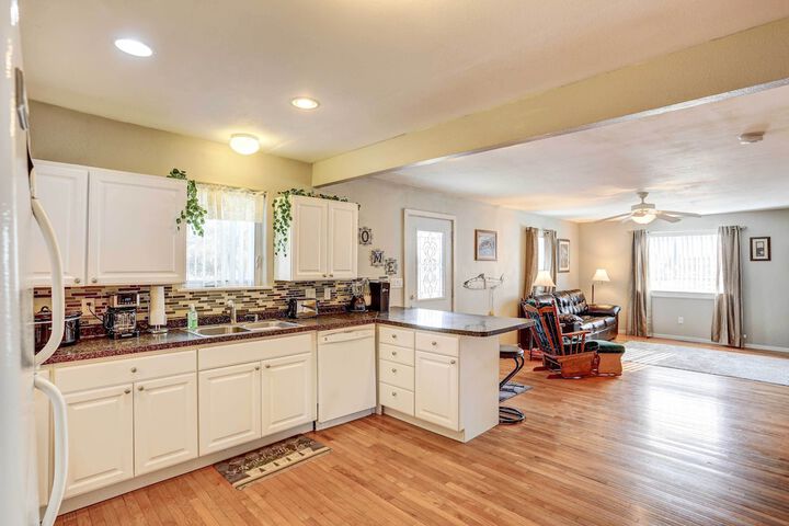 Pierre Vacation Rental w / Grill & Fenced Yard