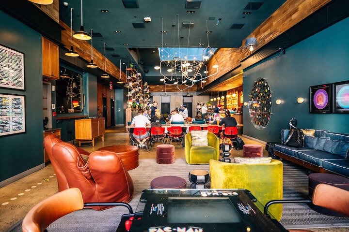 Lounge 56 of 70
