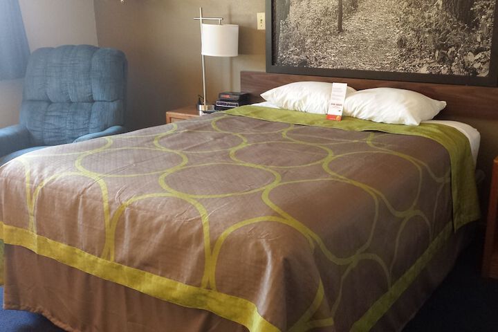Super 8 by Wyndham Pella