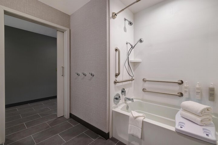 Hampton Inn & Suites Marina