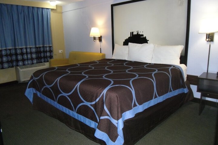 Room 27 of 35