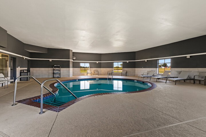Pool 4 of 37