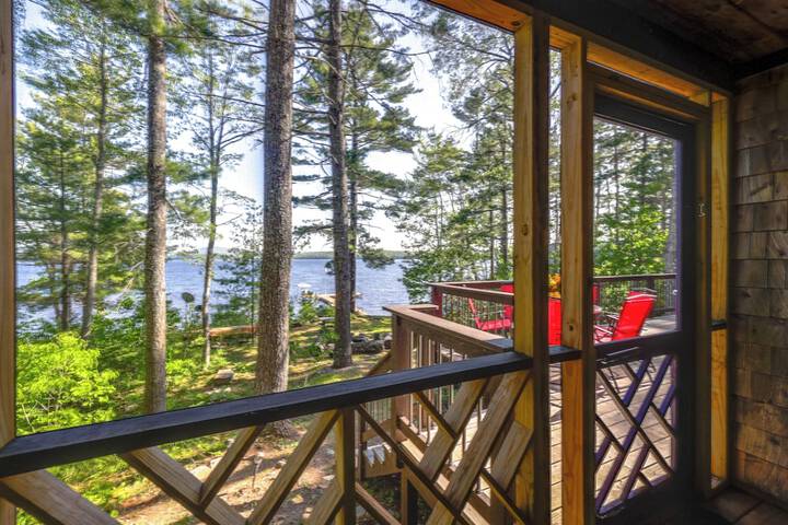 Waterfront Maine Vacation Rental w / Private Dock