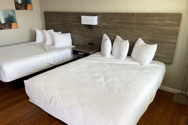 Room 13 of 20