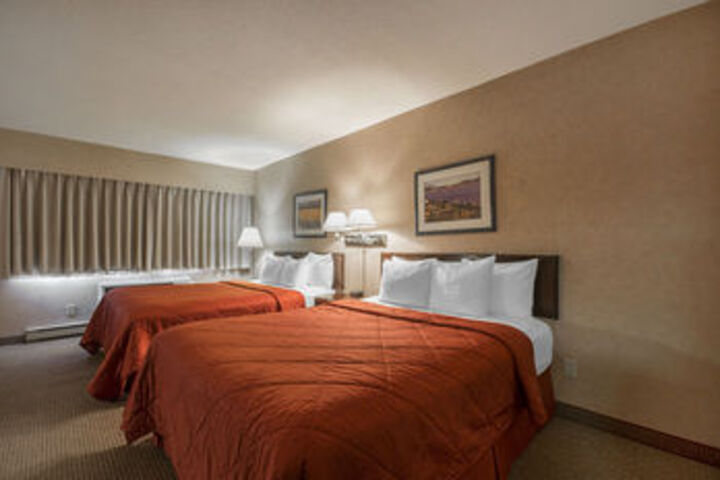 Econo Lodge Inn & Suites