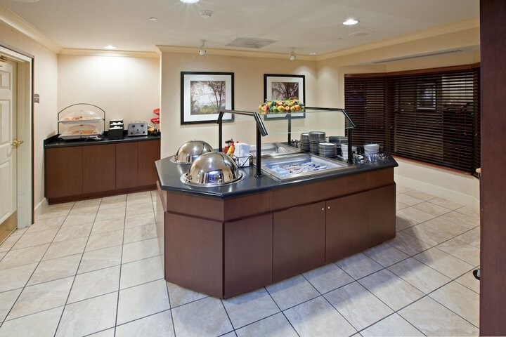 Staybridge Suites Indianapolis-Airport by IHG