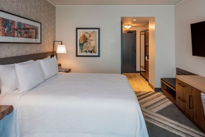 Room 25 of 54