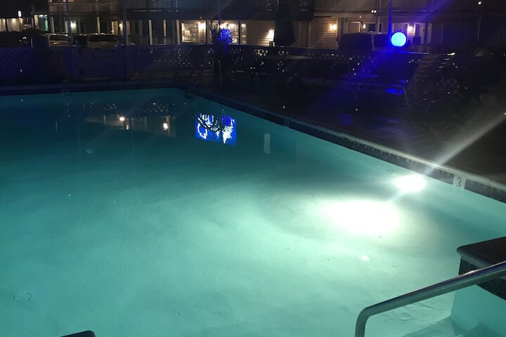 Pool 10 of 44