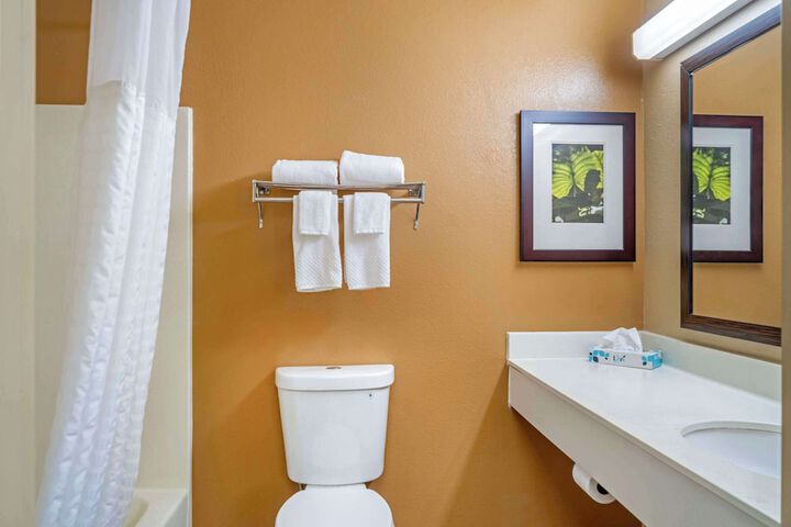 Room 25 of 27