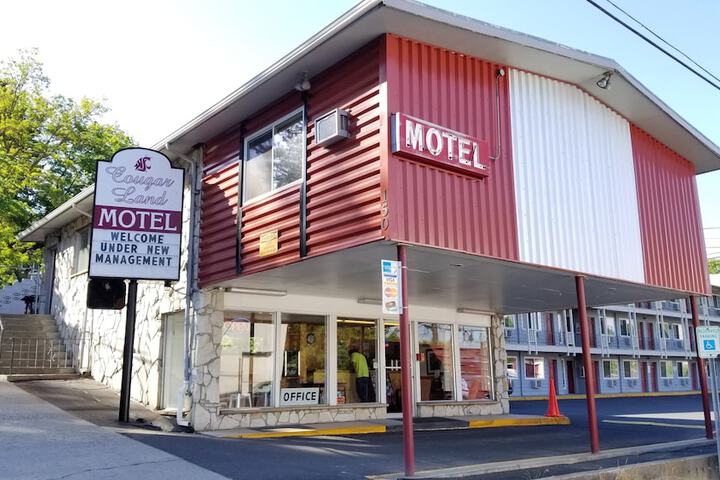 Cougar Land Motel