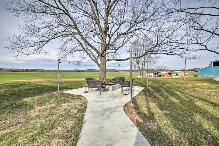Farm-style Ste. Genevieve Retreat w / Fire Pit!