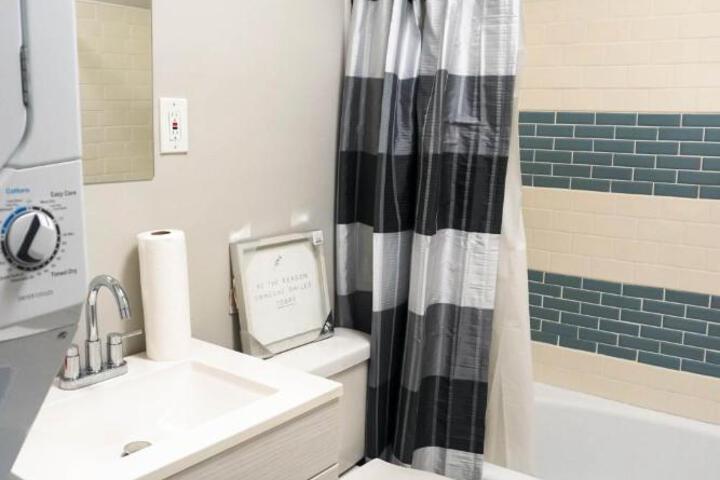 Lincoln Manor - Newly Renovated 1mile from PHL Airport and Sports Stadiums