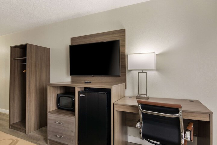 Room 26 of 30