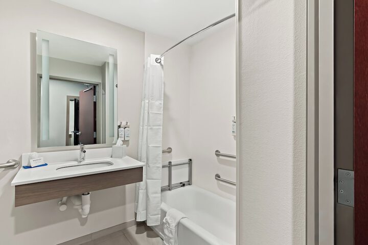 Holiday Inn Express & Suites Perry by IHG