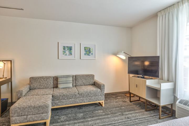 Room 32 of 62