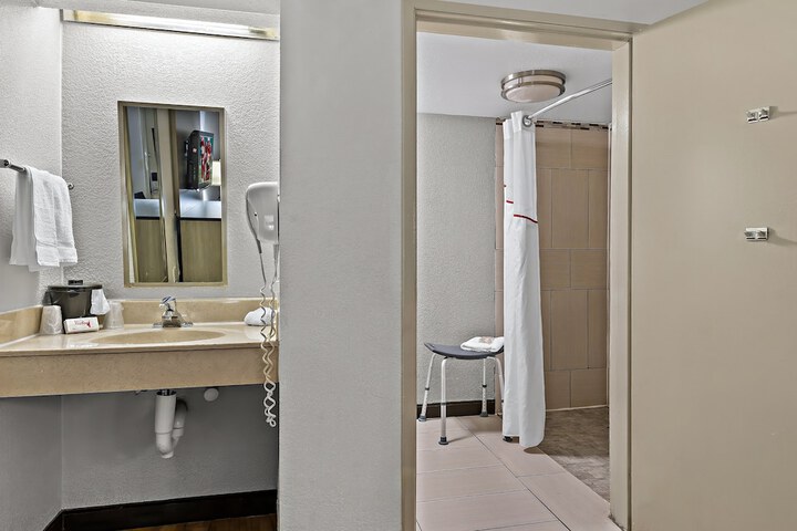 Room 15 of 41